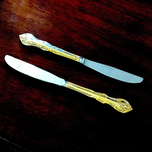 Gold tone flatware for 12 formal placesettings, plus more, by International. - Picture 9 of 11